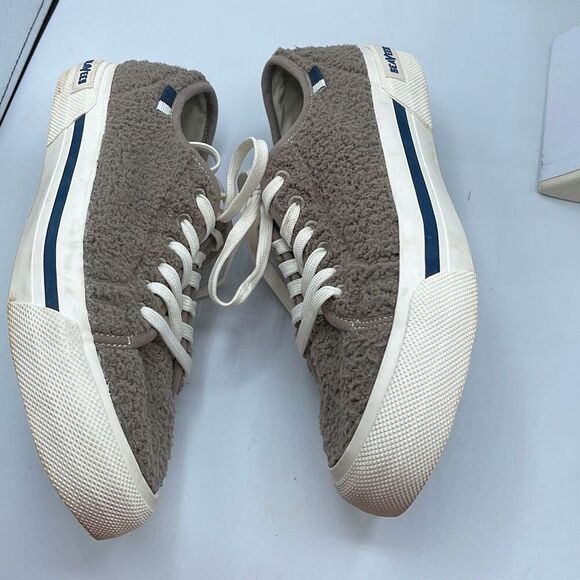 SeaVees Sea change size 9 mushroom colored fleece shoes. - Picture 2 of 7